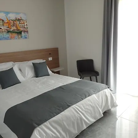 Ranalli Palace * 佩斯基耶拉德加达